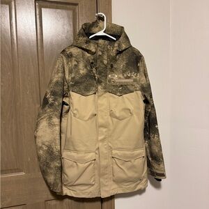 Oakley Tan and Black Ski & Snowboard Jacket